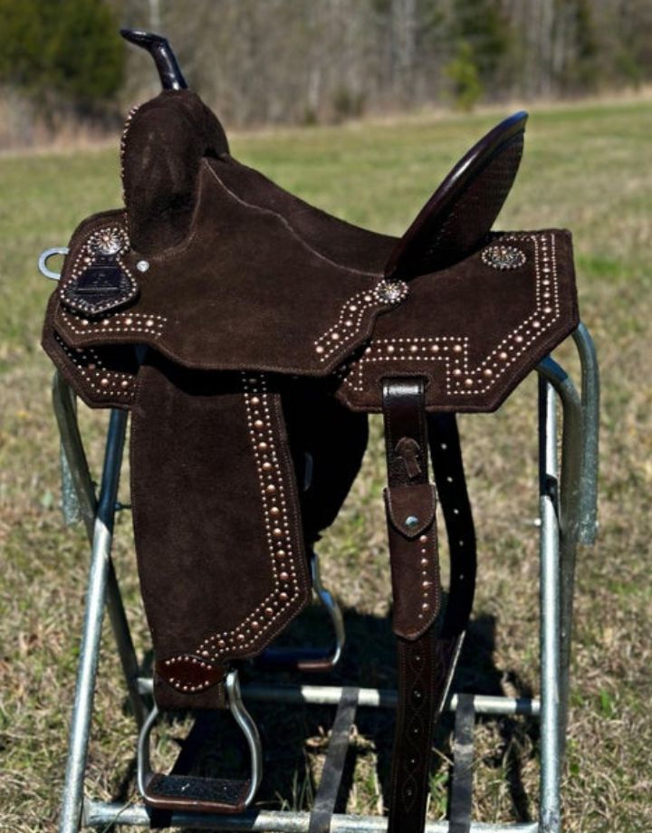 CHOCOLATE DORTHY SADDLE | GOLD STUDS