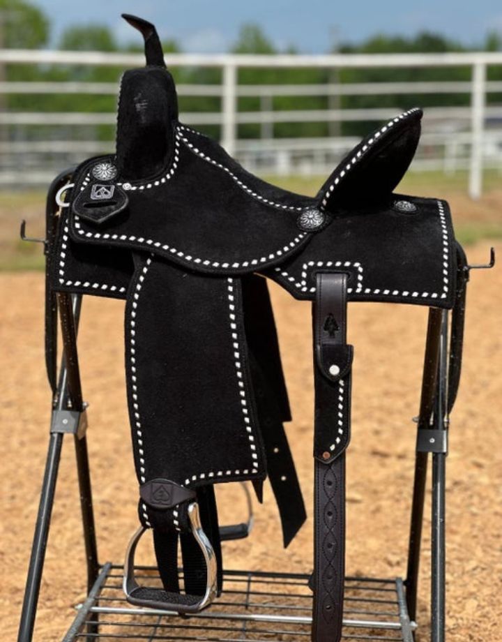 BLACK LIGHTWEIGHT SADDLE | SQUARE SKIRT