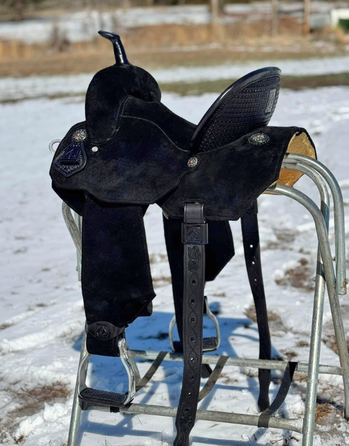 BLACK LIGHTWEIGHT SADDLE | SHORT SKIRT