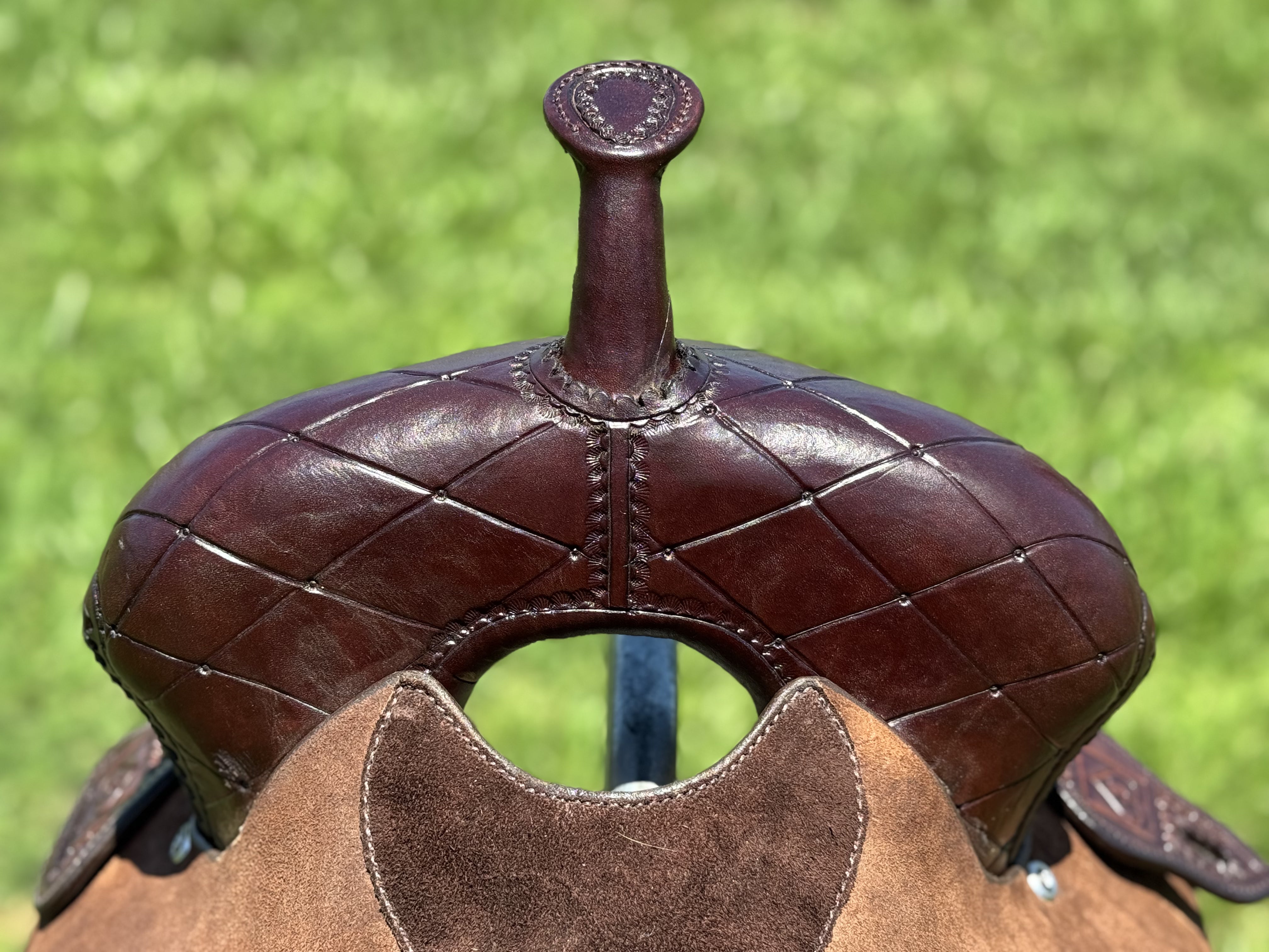 DIAMOND ALL LEATHER SADDLE | ROUND SKIRT PENCIL ROLL