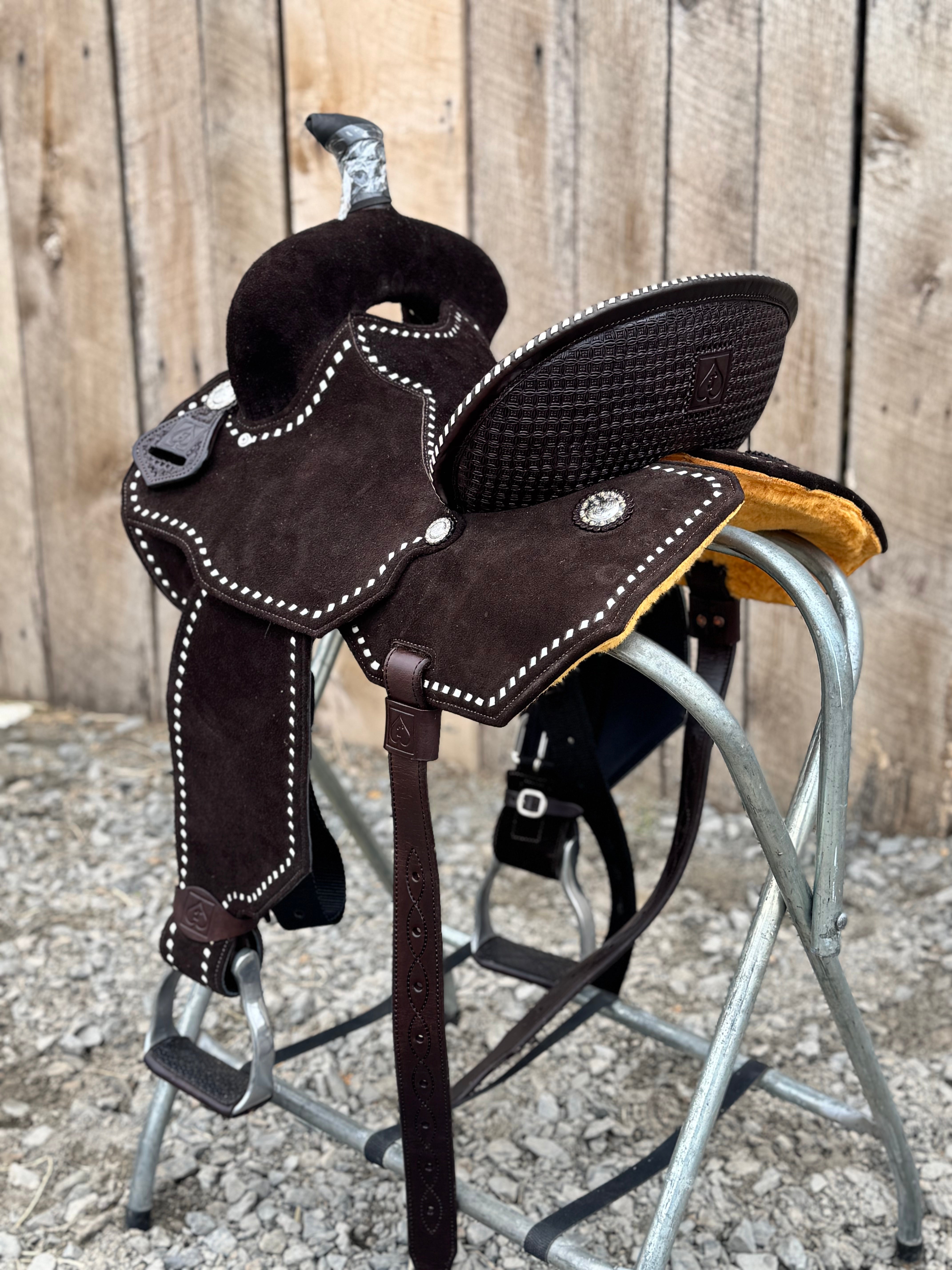 CHOCOLATE LIGHTWEIGHT SPINAL RELIEF | WHITE BUCKSTITCH SADDLE