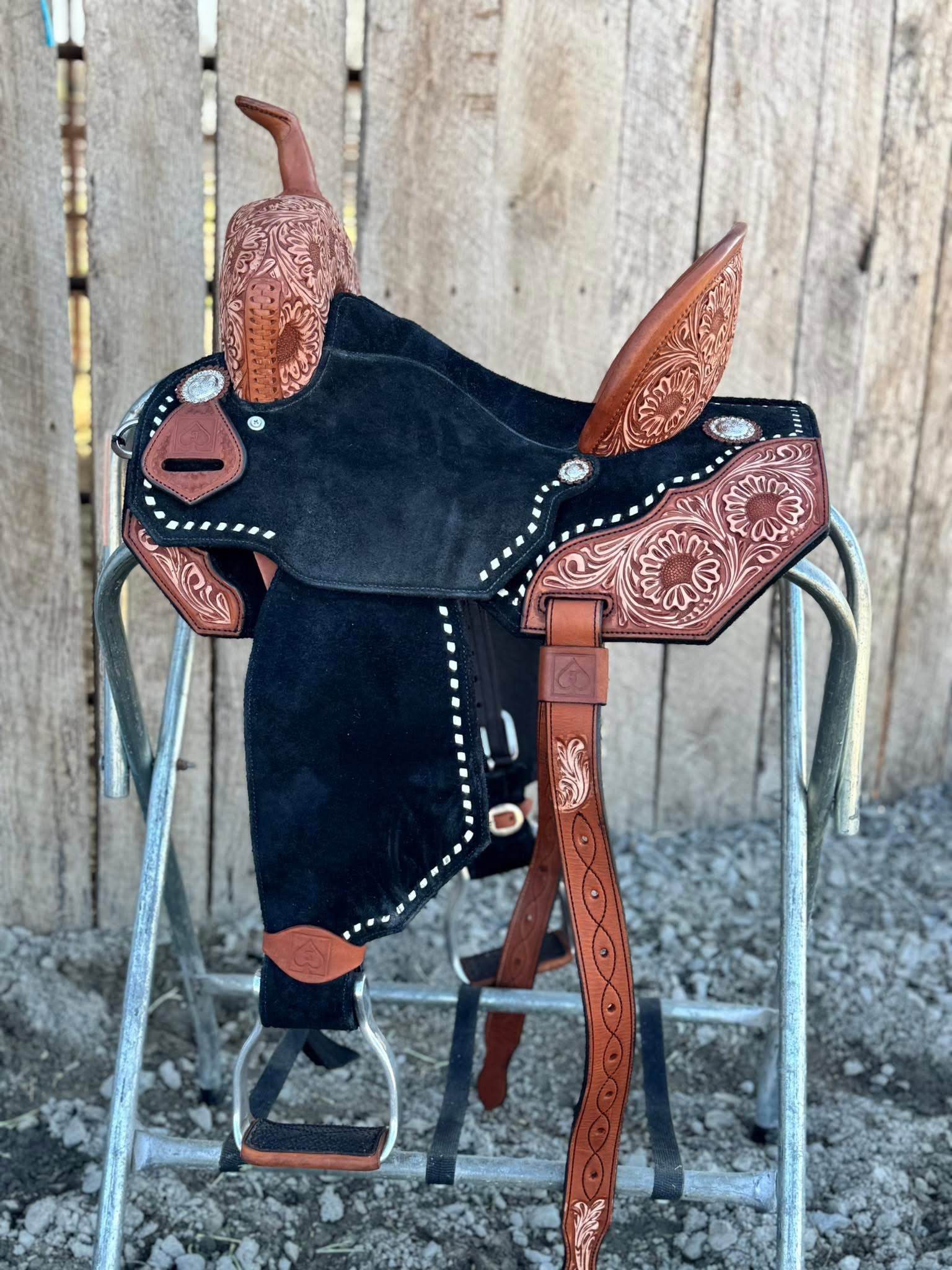 BLACK CLASSIC SADDLE | SPINAL RELIEF