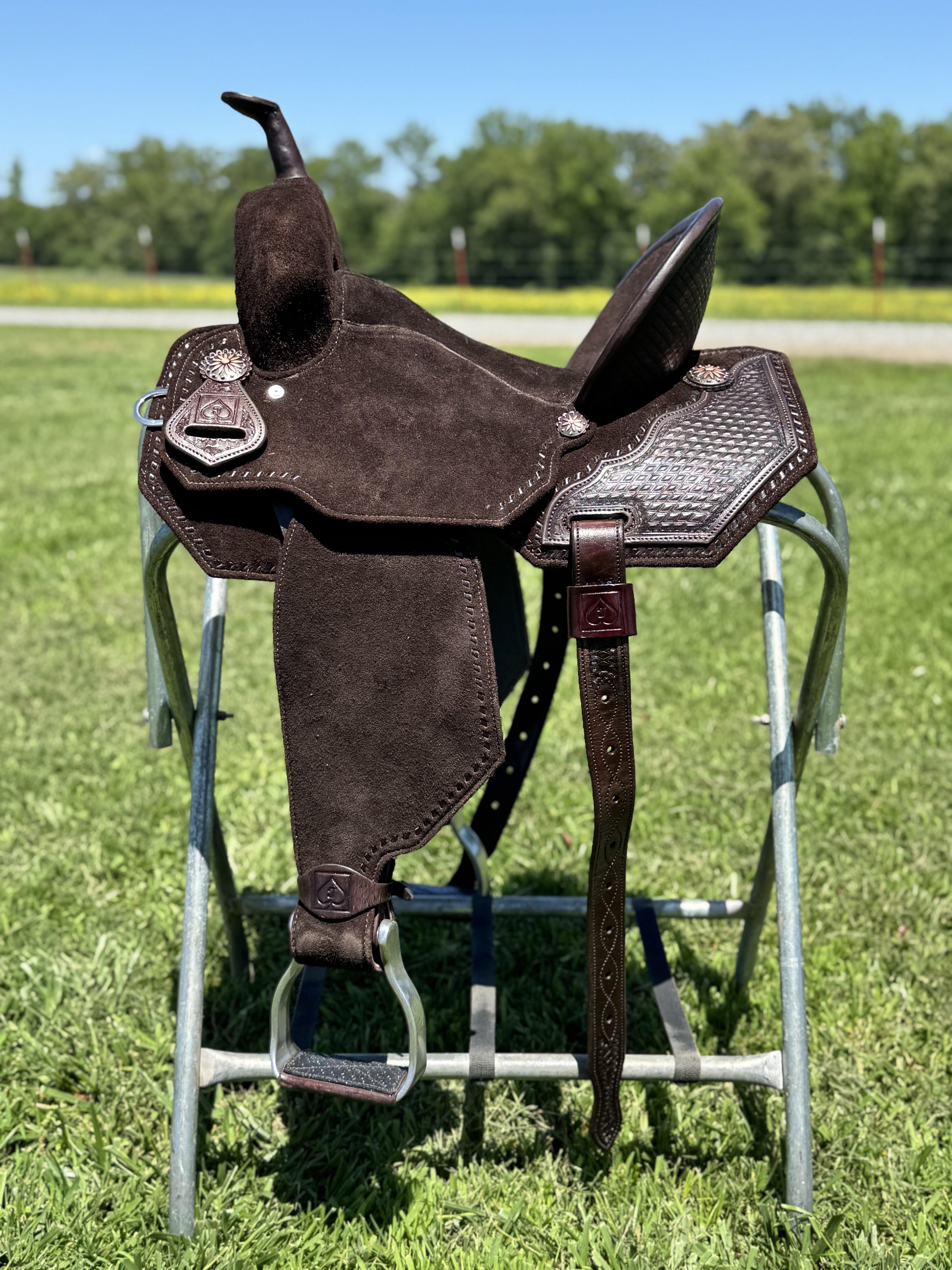 CHOCOLATE CLAY SADDLE, DARK BUCKSTITCH | SPINAL RELIEF