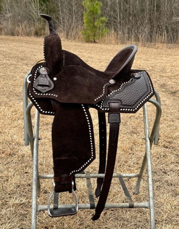 BC CLAY SADDLE | CHOCOLATE